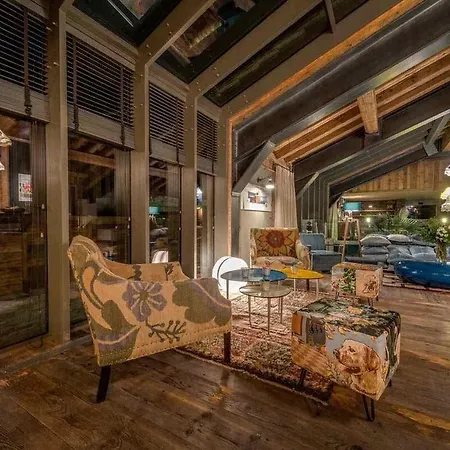 וילה Unique Chalet 7 Bedrooms *