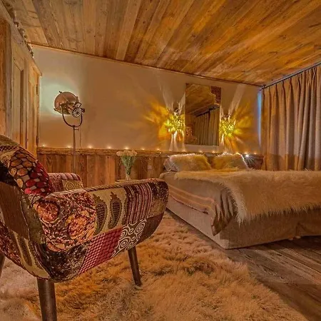 וילה Unique Chalet 7 Bedrooms *