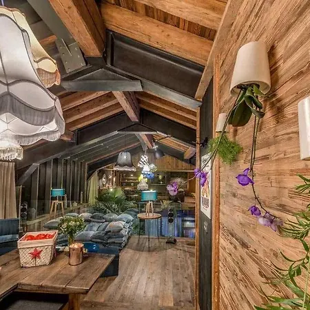 Unique Chalet 7 Bedrooms *
