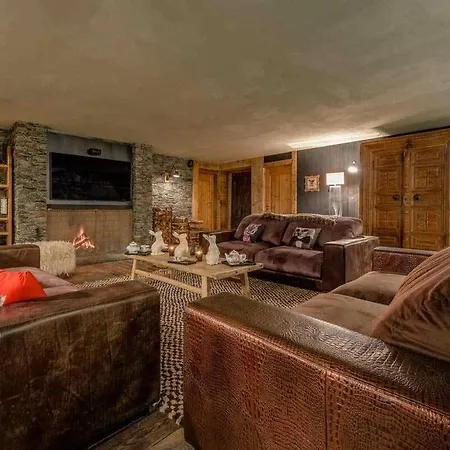 Unique Chalet 7 Bedrooms *